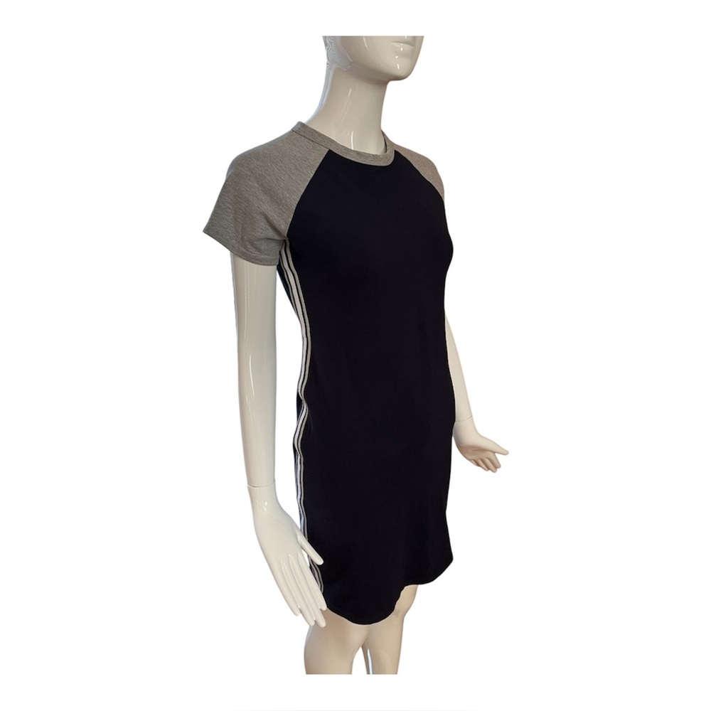 Silence + Noise - Urban outfitter - Black and Gray Short Sleeve Tee